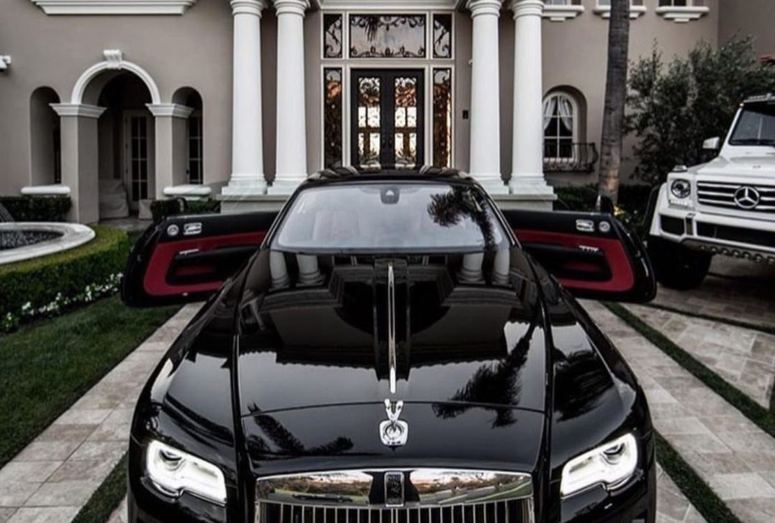 Mobil Rolls Royce: Simbol Kemewahan, Teknologi, dan Prestise Tanpa Batas